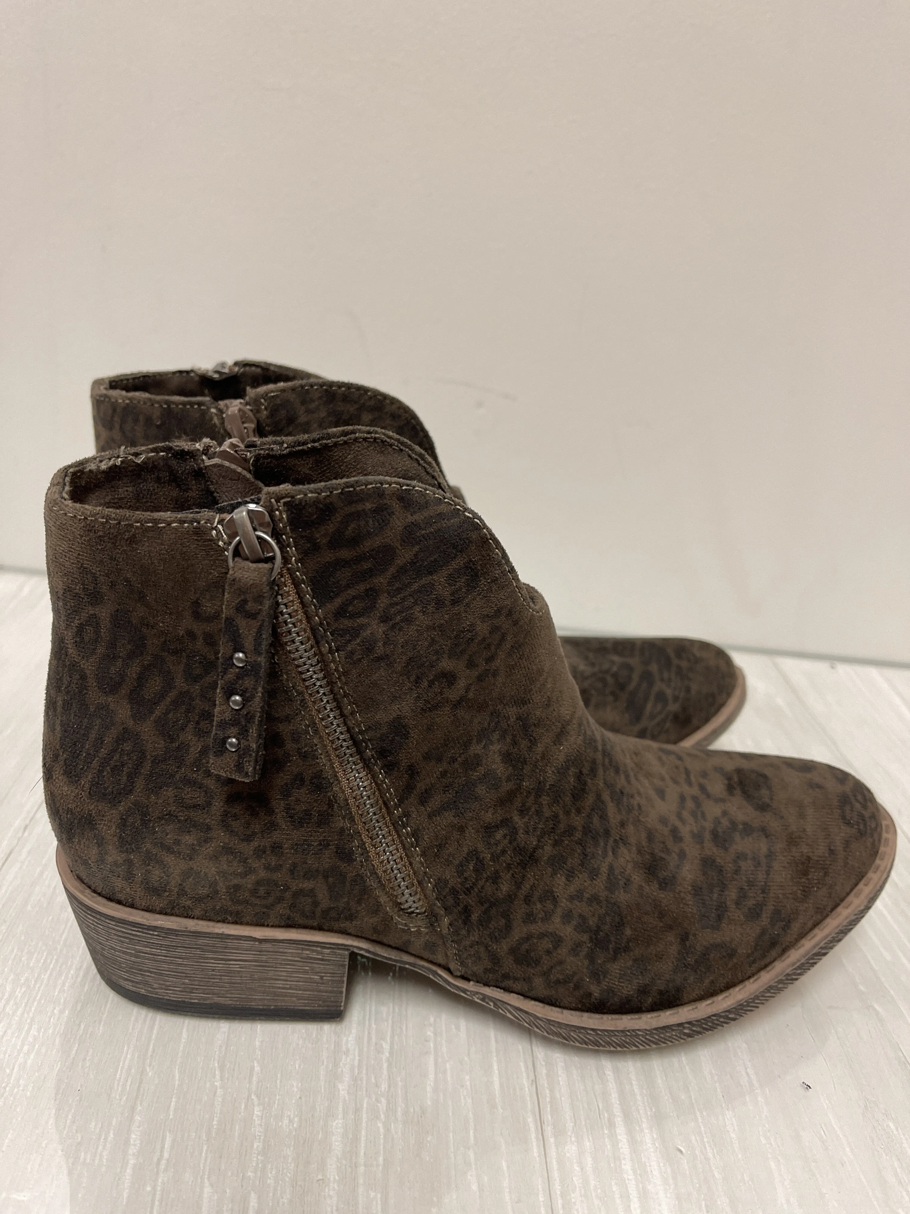 Boots Ankle Heels By Cmc  Size: 8.5