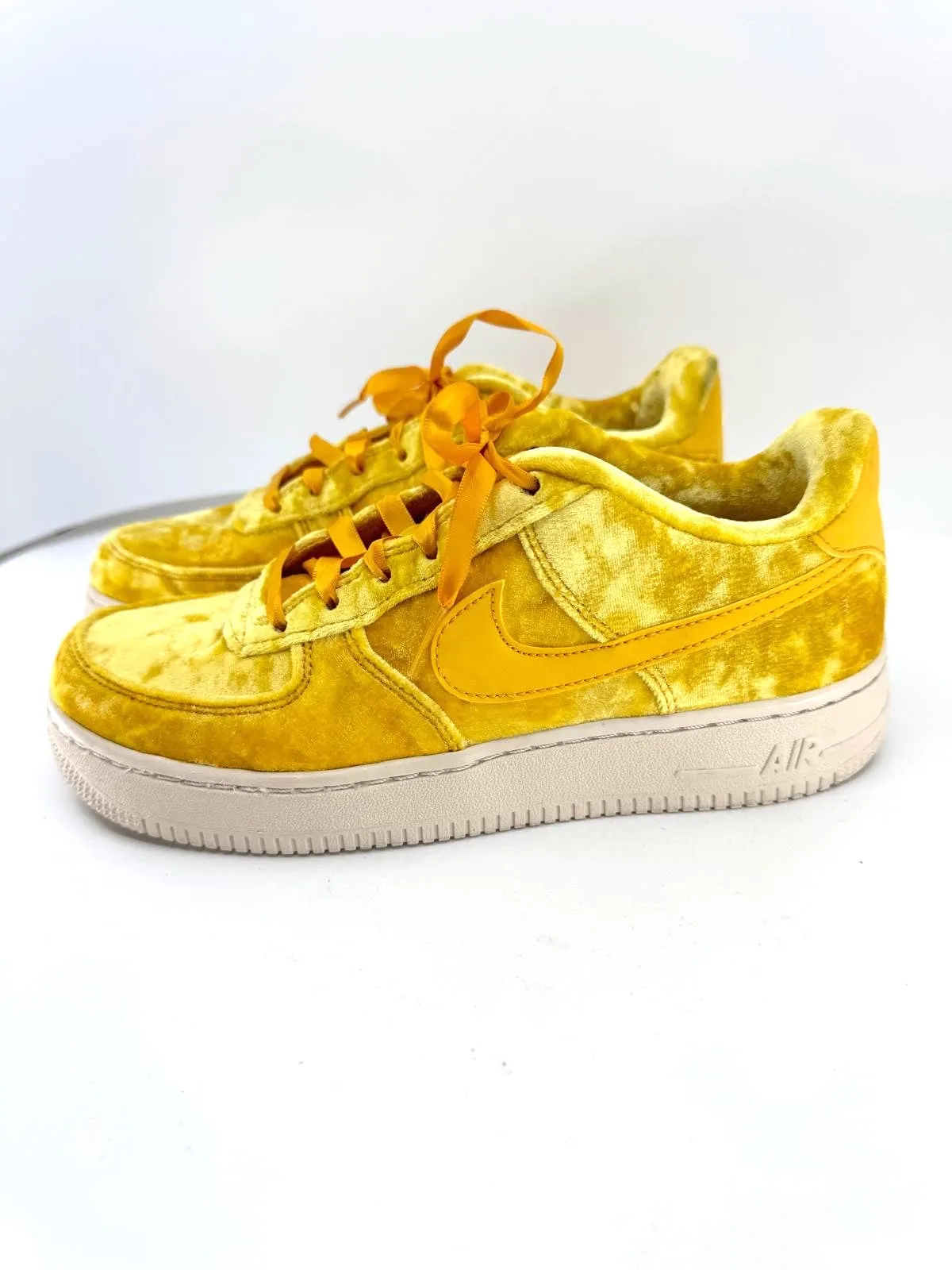 NIKE AIR FORCE 1 LV8 MINERAL GOLD LIMITED EDITION VELVET SNEAKERS
