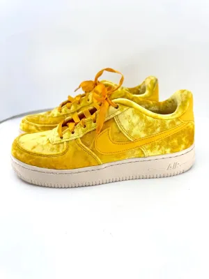 NIKE AIR FORCE 1 LV8 MINERAL GOLD LIMITED EDITION VELVET SNEAKERS